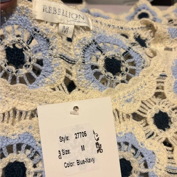 Gorgeous Women's/Teen's Crochet Floral Lace Top - Size Medium NWT - Picture 14 of 16